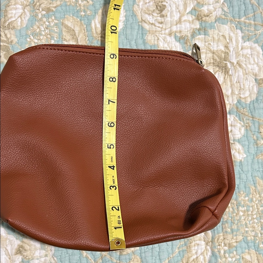 Elegant Brown Vegan Leather Tote Bag Set - Picture 10 of 11